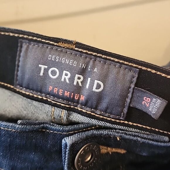 Torrid sky high skinny crop 5 button down - Picture 3 of 5